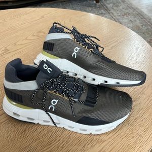 On running cloud shoes oudnova m 8.5 like new